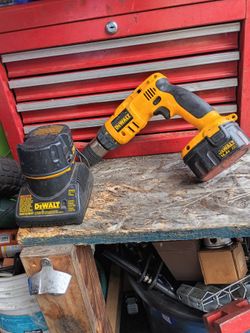 Taladro cargador y 2 baterías DeWalt