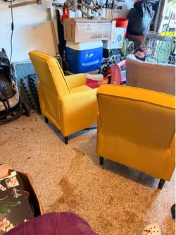 Reclining statement chairs yellow clean great condition