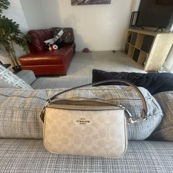 Coach Nolita 19