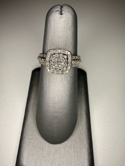 Anillo de Oro 10k con diamantes naturales