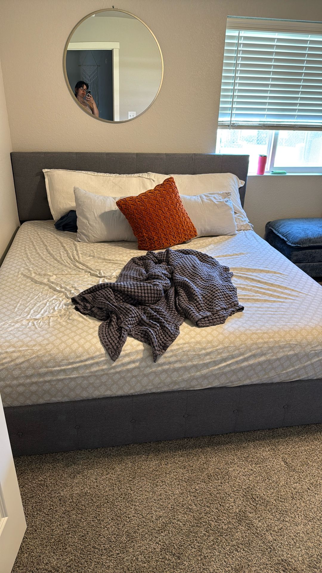 King bedframe with storage