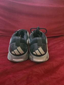 Basketball shoes