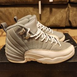 Jordans 12 Retro Mid Stealth Size 4Y (PS)