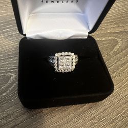 WG Women’s Halo Wedding Ring