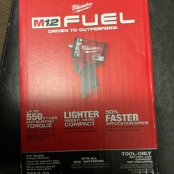 Milwaukee Stubby Impact Wrench M12