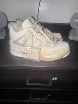 Travis Scott Low Top Dunks And Jordan 4s