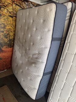 4 pc: Queen : revive, beautyrest, serta $95, box spring $40, metal frame $40, headboard $20