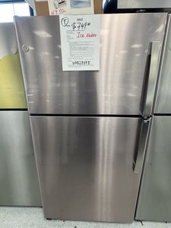 33” top freezer refrigerator with ice maker