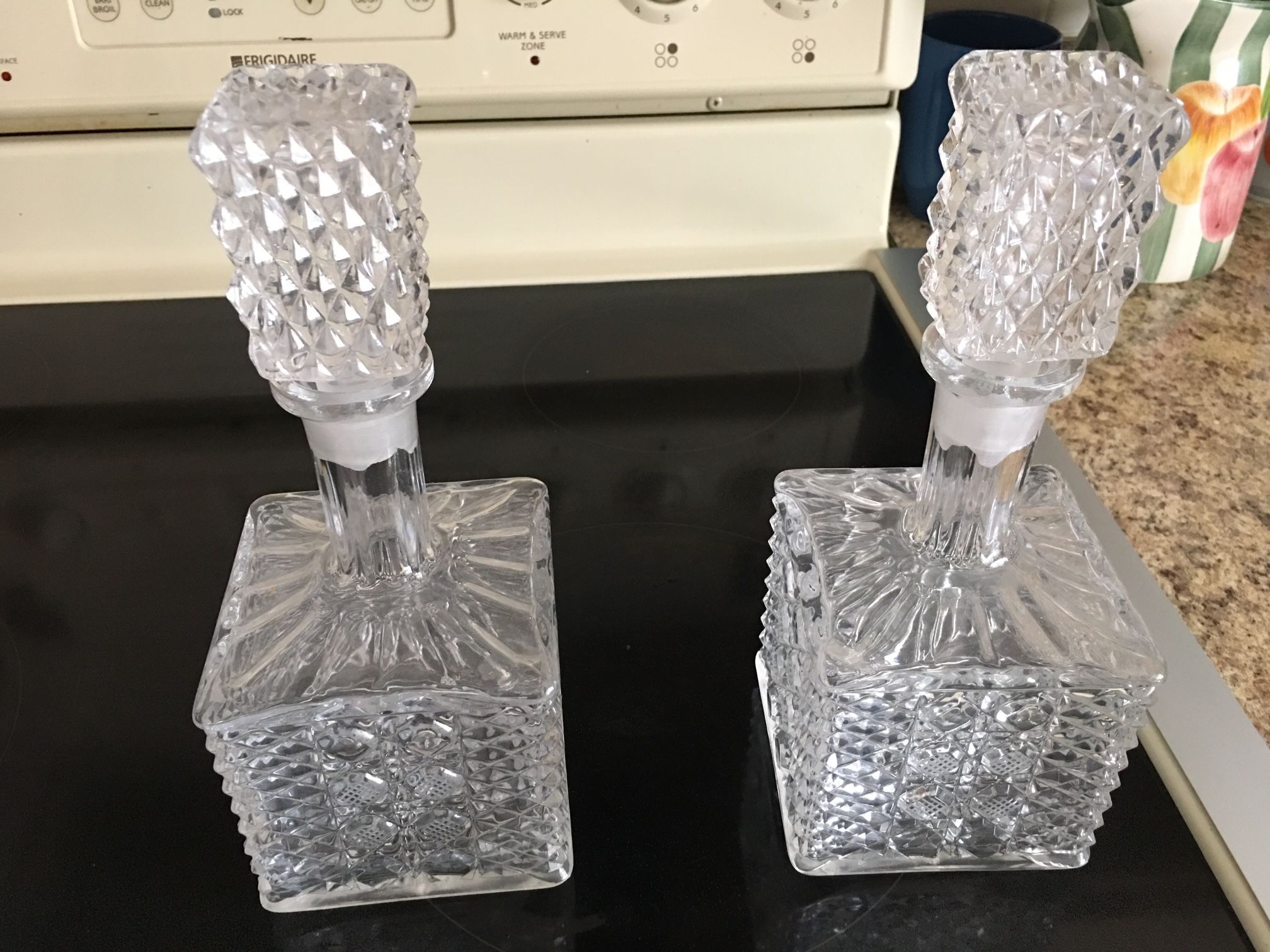 2 leaded Spirit Containers