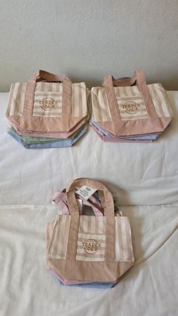 1 set left trader's Joe's stripped tote bags