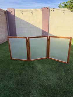 LRZS 3 Panel Clear Acrylic/ Cherry Wood Freestanding Pet Gate (35th Ave & Bell Rd)