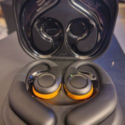 Open Ear Headphones Wireless Bluetooth 5.2 Newish. Only used a few times