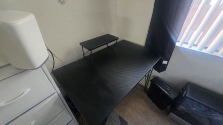 Computer desk