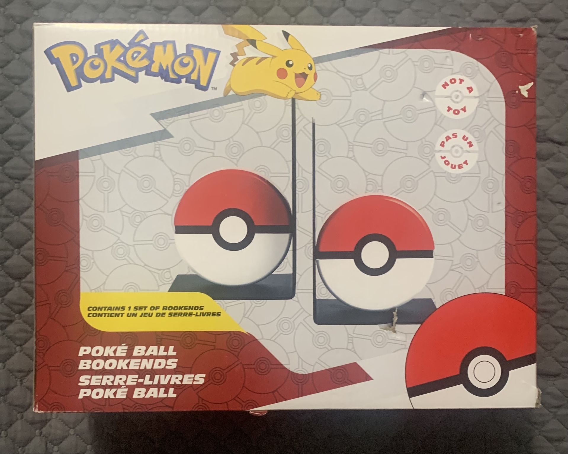 Pokemon Poke Ball Book Ends Set High Quality Wood & Metal Official Licensed NIB