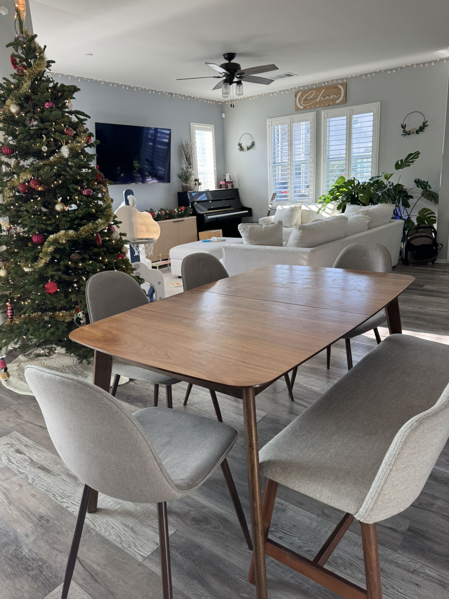 Mid-Century Modern Self-Storing Butterfly Leaf Extendable 6 Piece Dining Table Set