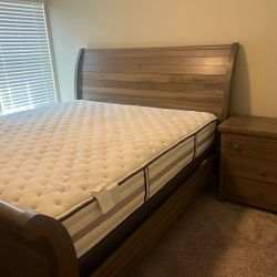 King Bedroom Set in mint condition 