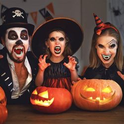 👻 🎃 Set of 5 Glow In The Dark Vampire Teeth To Celebrate Halloween, 12 Per Pack