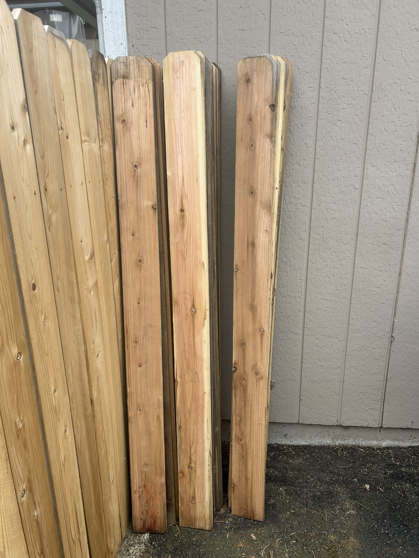 39 New Dog Eared Fence Boards