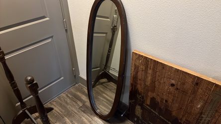 Large oval mirror fo sale as is