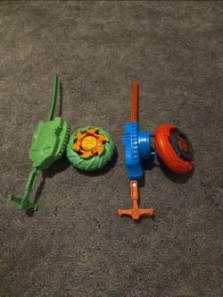 Soaring Wing Pegasus and Doom Fire Drago Beywheelz Toys and 2x Launchers