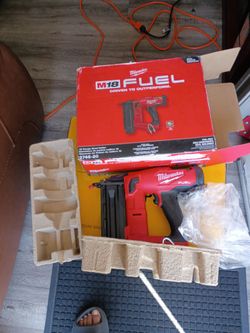 Milwaukee M18 FUEL 18 Gauge Brad Nailer