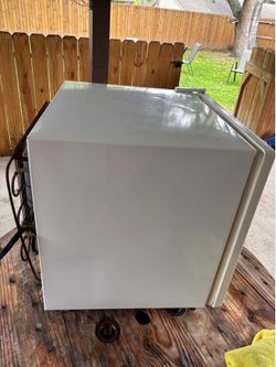 Mini fridge