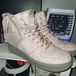 Nike Special Field Air Force 1 (SF-AF1) Mid.