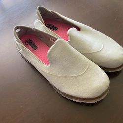 Woman’s Skechers Slip Ons Size 9 Preowned 