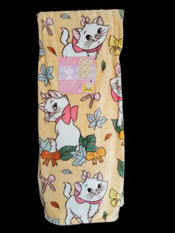 The Aristocats "Marie" Throw 50x70in - Autumn
