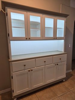 Lighted Hutch with adjustable LED lighting