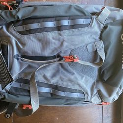 Simms freestone ambidextrous sling pack