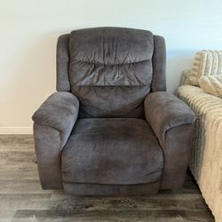 La-Z-Boy Redwood Wall Recliner (SANTA MARIA CA)