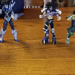 Kiss Figurine