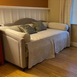 Twin size Daybed