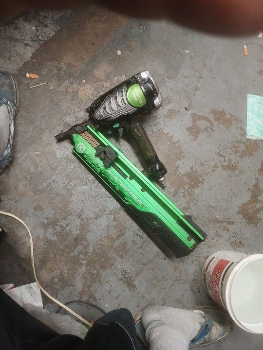HITACHI NR 90AE 3 1/2 INCH ROUND HEAD NAILER