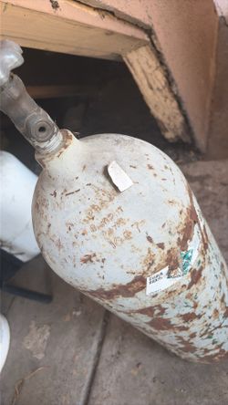 Carbon dioxide welding tank