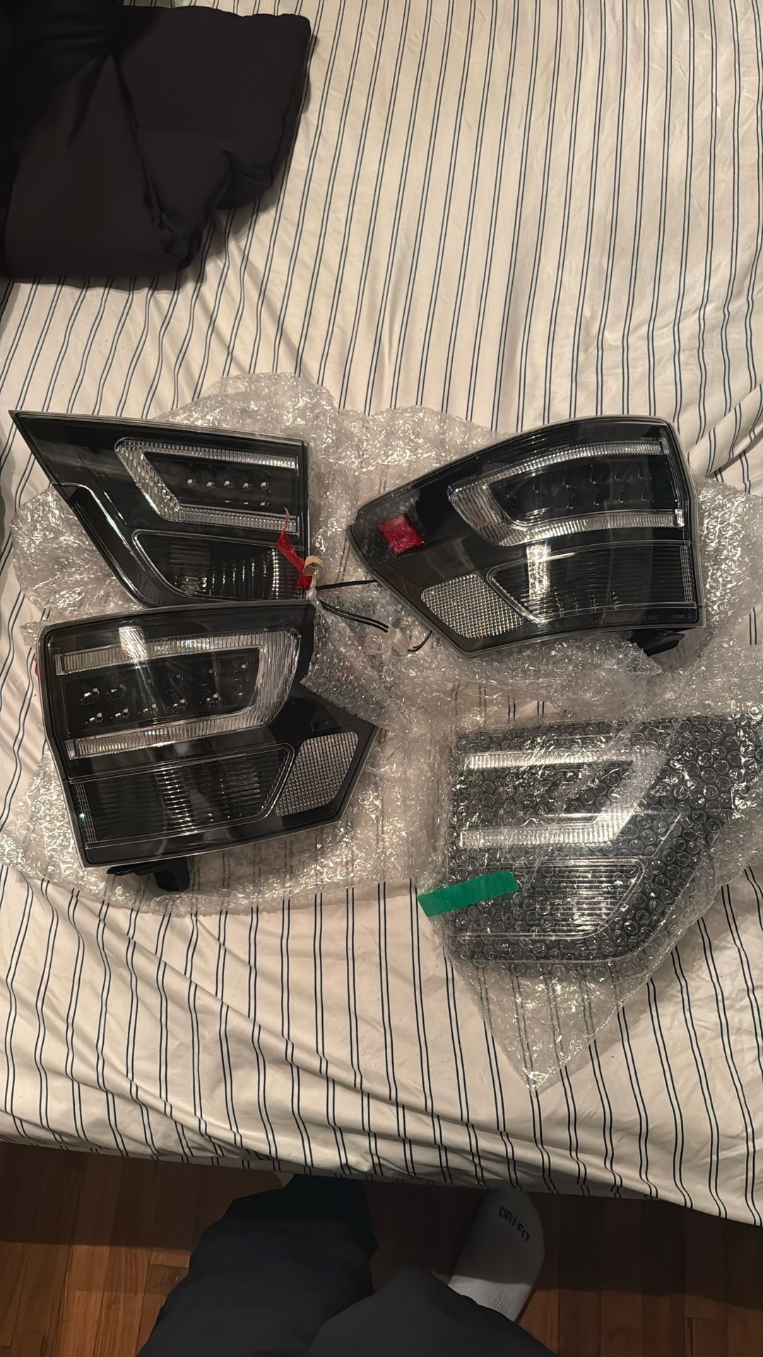  Jeep Grand Cherokee  Tail Lights