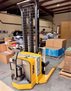 2022 Yale  Walkie stacker