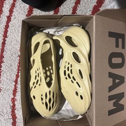 Yeezy Foam RNNR Sulfur 