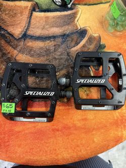 These are Specialized Bennies platform bicycle pedals.