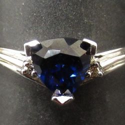 10K-White Gold-Gorgeous, Stunning Blue Sapphire Ring