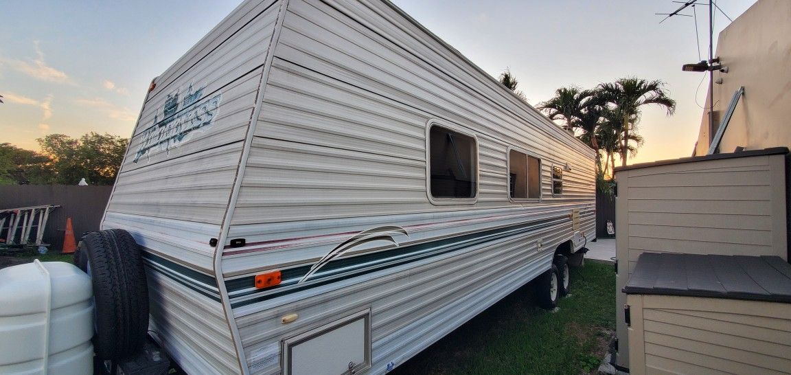 2000 Wilderness travel trailer 29s