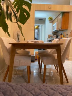Expandable Dining table & chairs