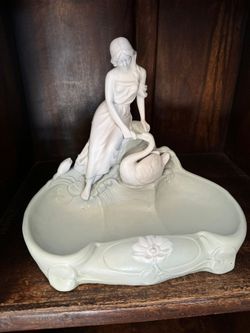 Lady and Swan Decor 
