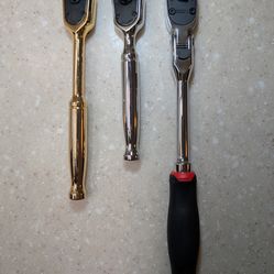 ICON 1/4 Ratchets (QTY:3) and 1  ICON pocket knife