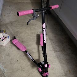 Selling A Flicker Scooter In Great Condition Pink And Black