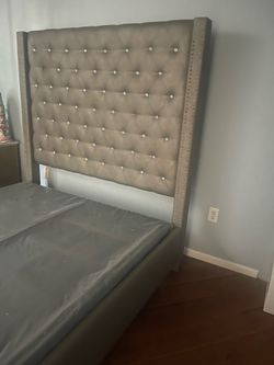 Tufted Bed frame Queen