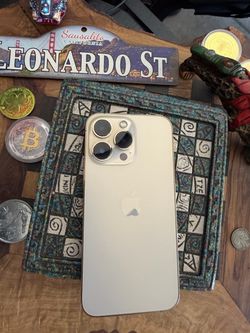I p h o n e 13 p r o m a x 256Gb unlocked