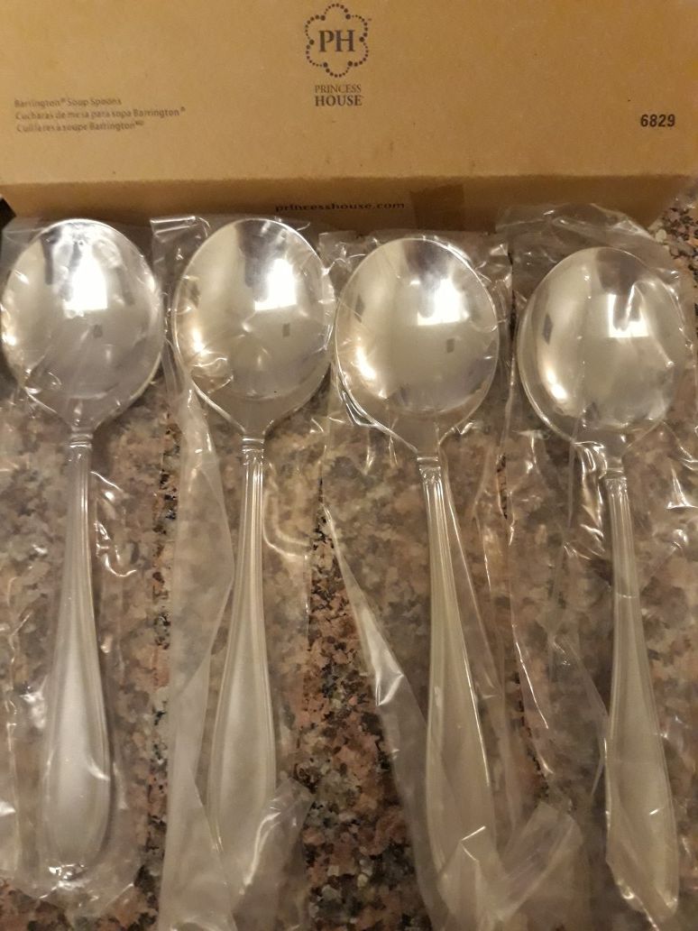 Brand New Princess House Barrington oversized soup spoons (set of 4)
