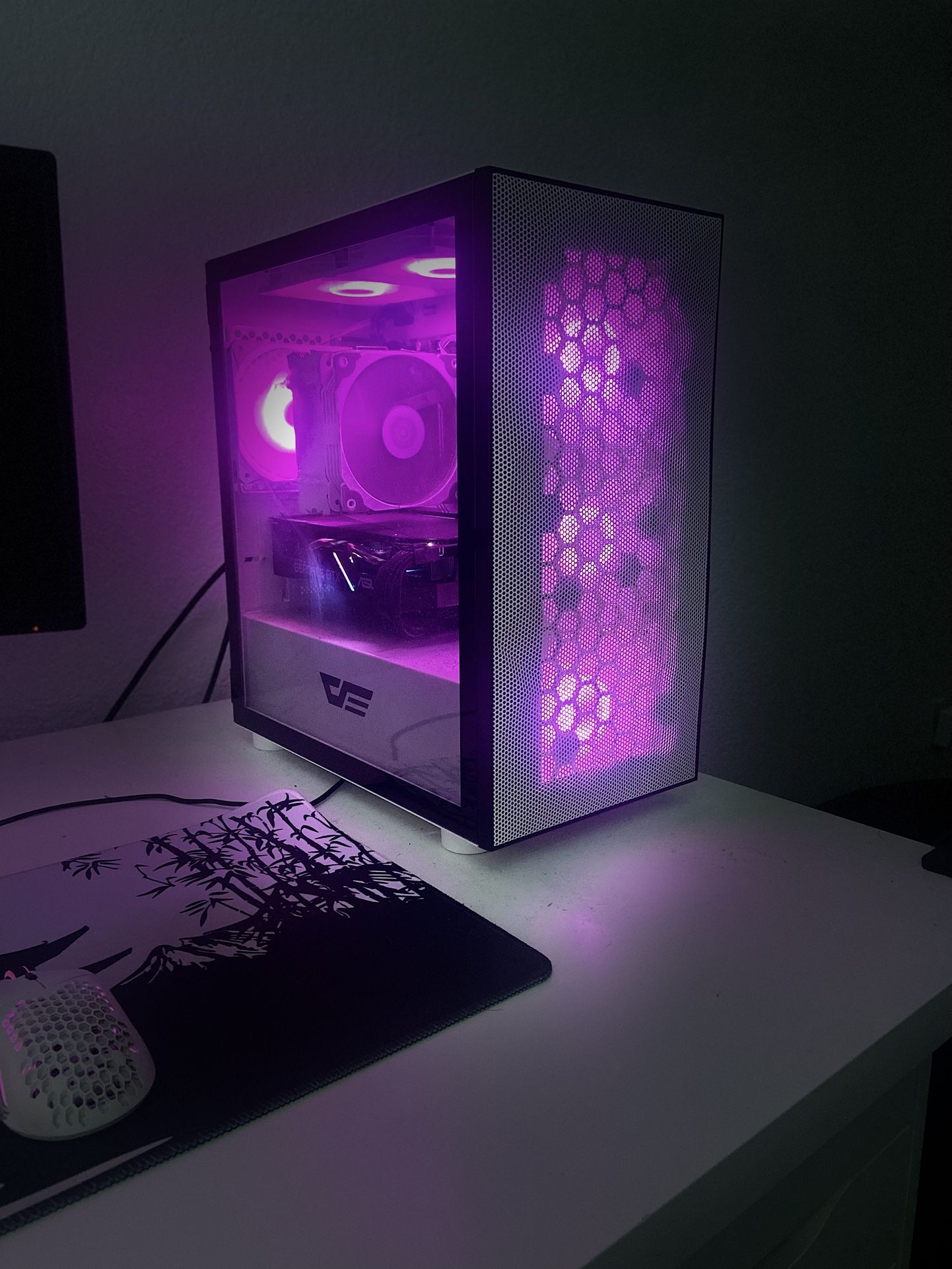Custom Gaming PC All white with RGB Lights